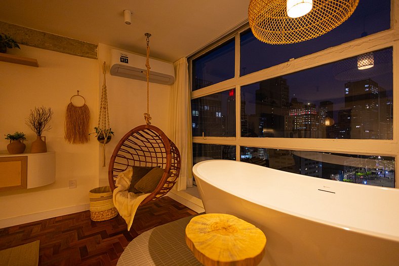 Ancestral SampaSky: bathtub and view on the 19th