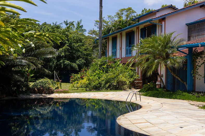 Casarão com piscina privada e vista em Ubatuba