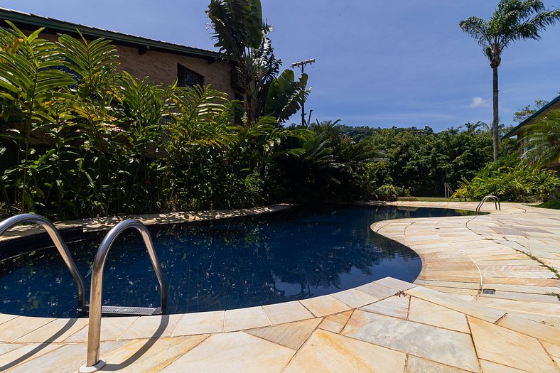 Casarão com piscina privada e vista em Ubatuba