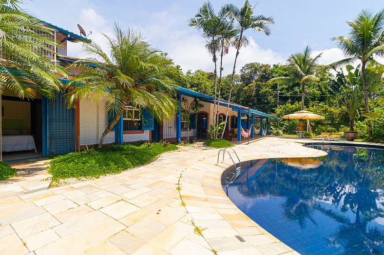 Casarão com piscina privada e vista em Ubatuba