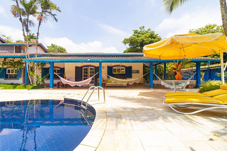 Casarão com piscina privada e vista em Ubatuba