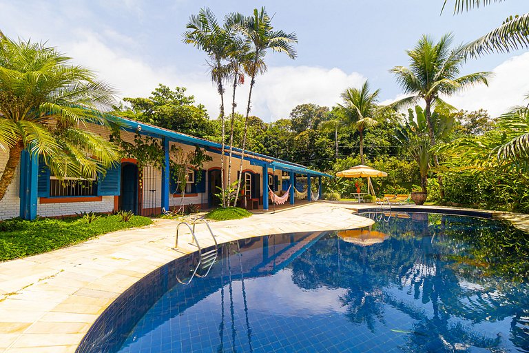 Casarão com piscina privada e vista em Ubatuba