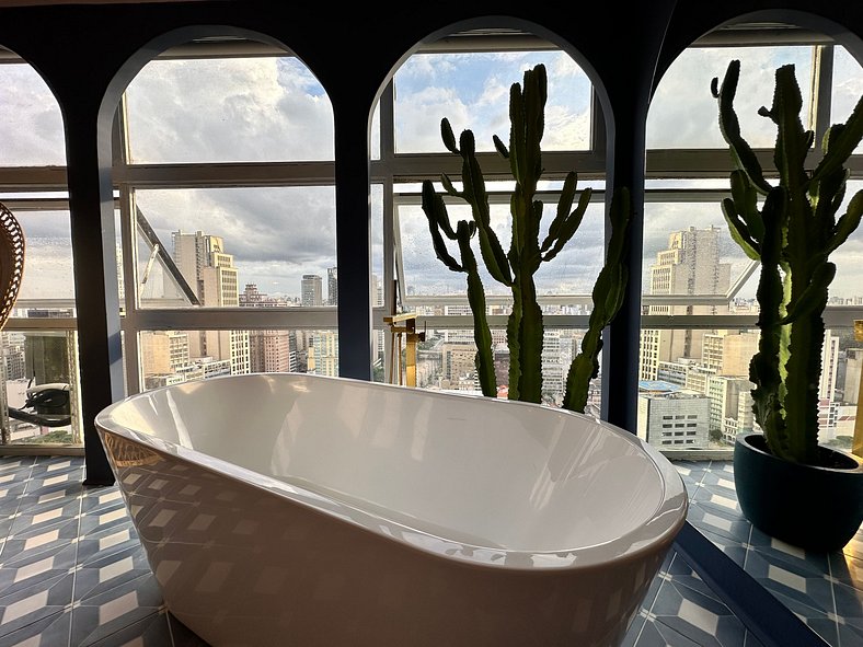 Mirante Arcos: View with bathtub from the 37th